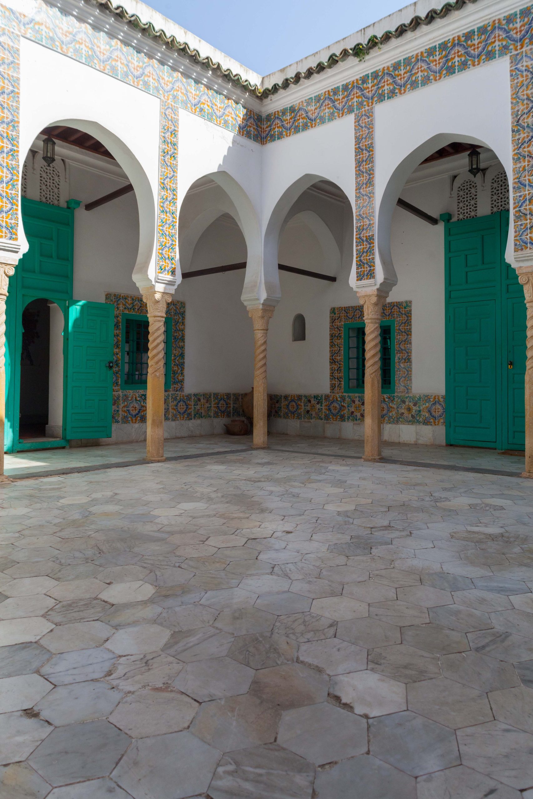 وسط الدار (2)
